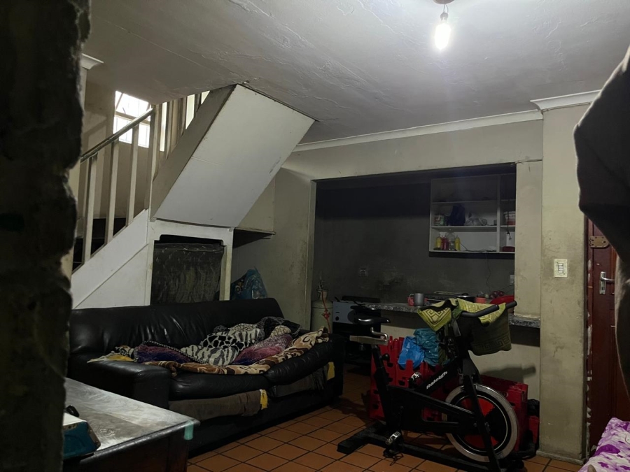  Bedroom Property for Sale in Maitland Western Cape